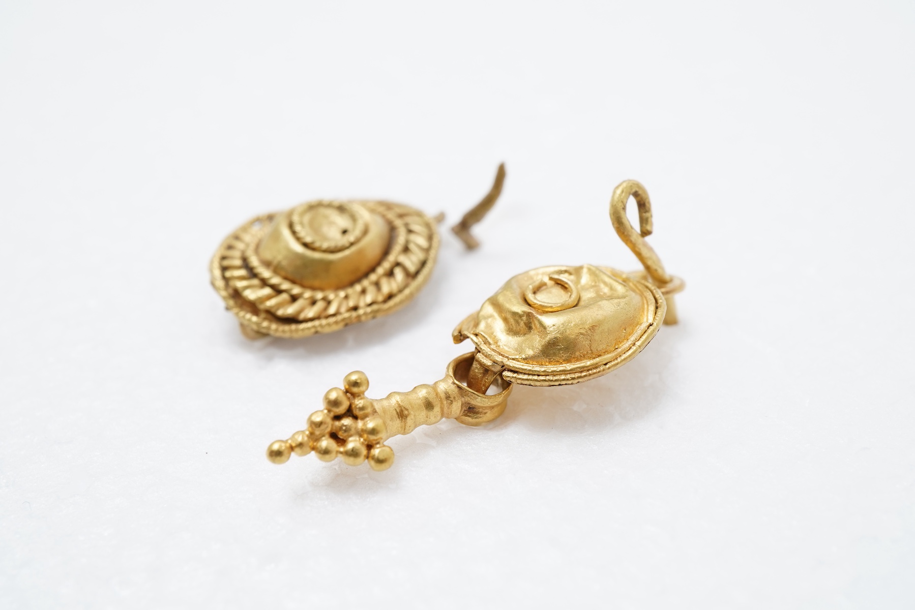 Two Roman gold earrings, circa 3rd-4th century AD